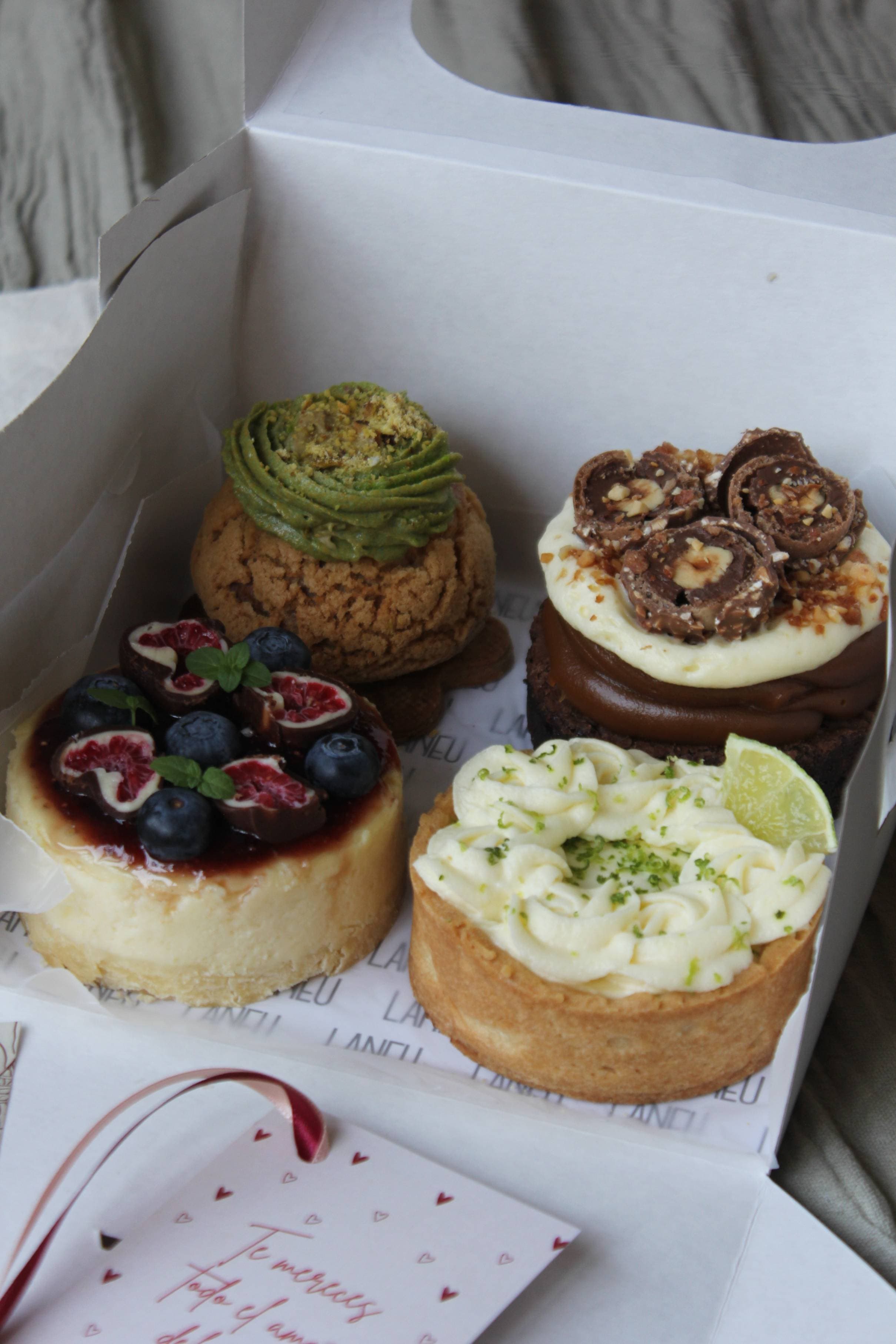 Box mini cakes